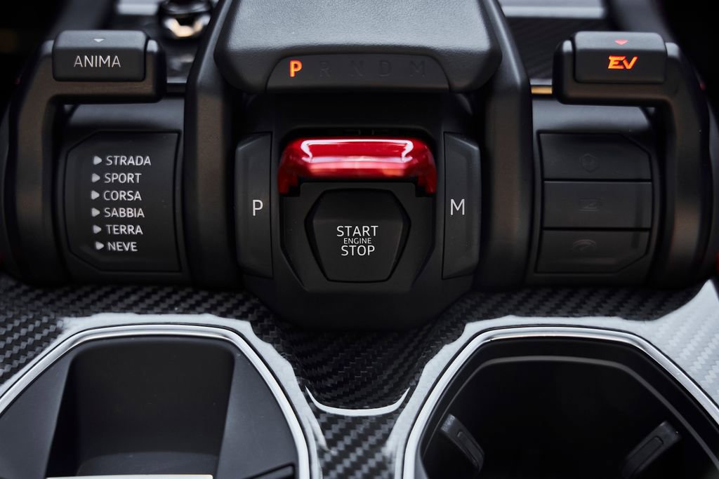 Used 2025 Lamborghini Urus S AWD/4WD image 67