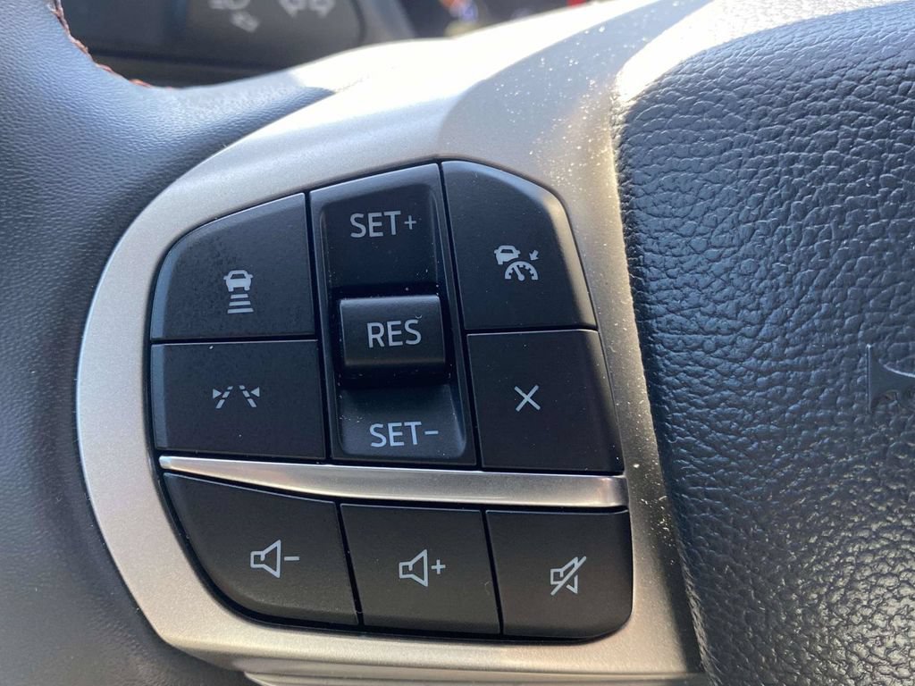 Used 2025 Ford Explorer Active RWD image 24