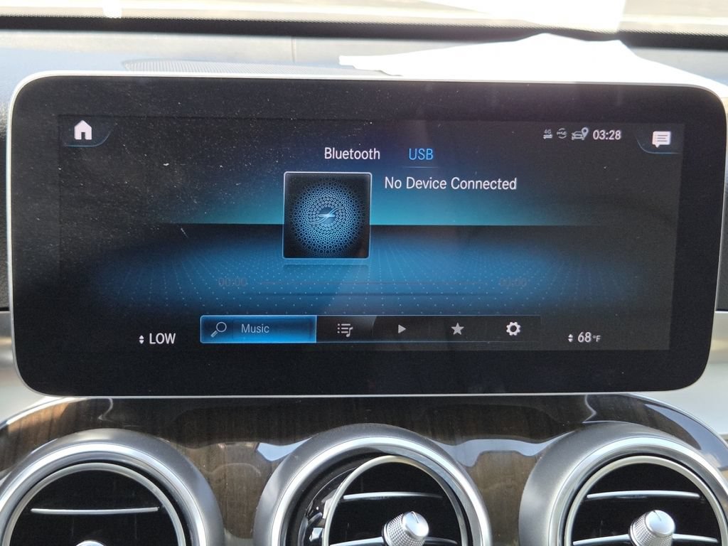 Used 2020 Mercedes-Benz GLC 300 4MATIC image 3