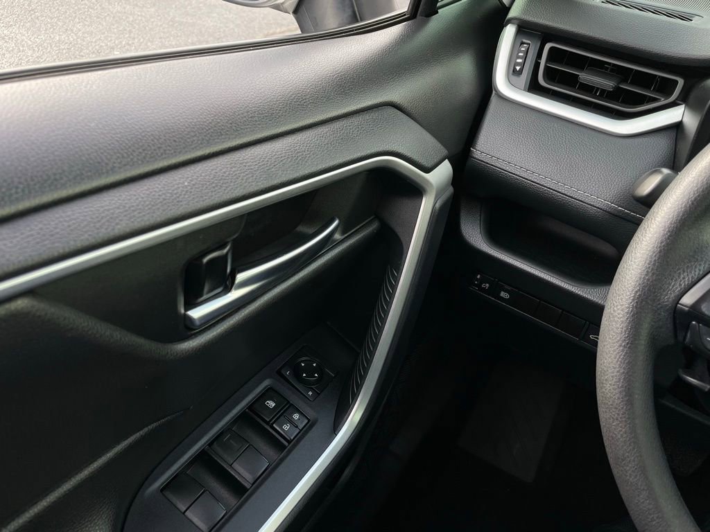 Used 2021 Toyota RAV4 XLE image 21