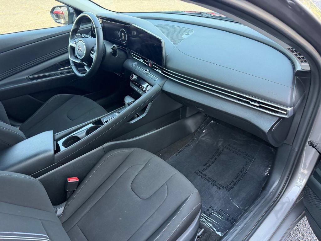 Used 2023 Hyundai Elantra SEL w/ Convenience Package FWD image 30