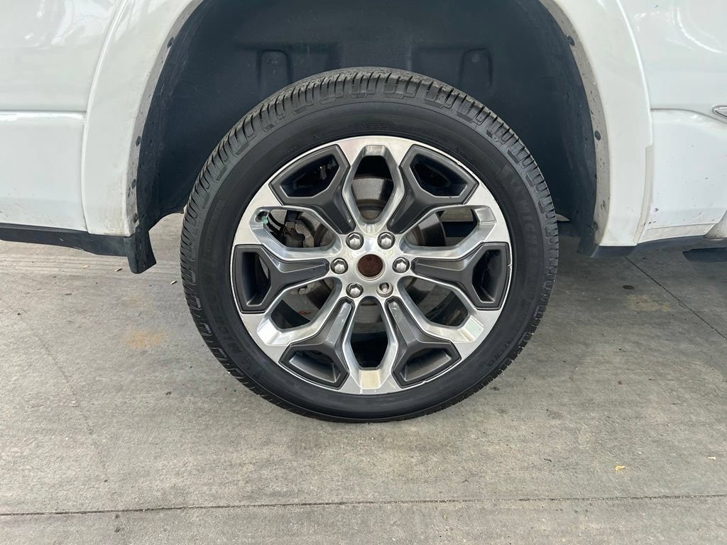 Used 2020 RAM 1500 Limited w/ Body Color Bumper Group RWD image 19