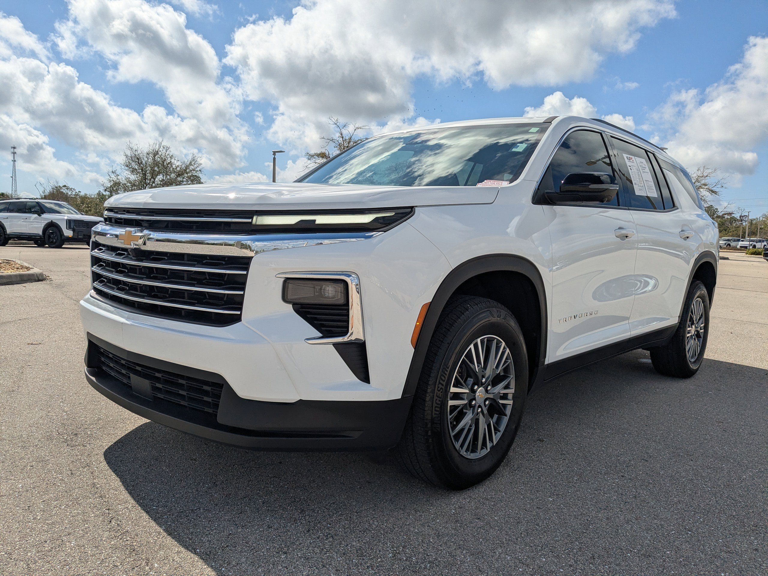 Used 2025 Chevrolet Traverse LT w/ Driver Confidence Package image 9