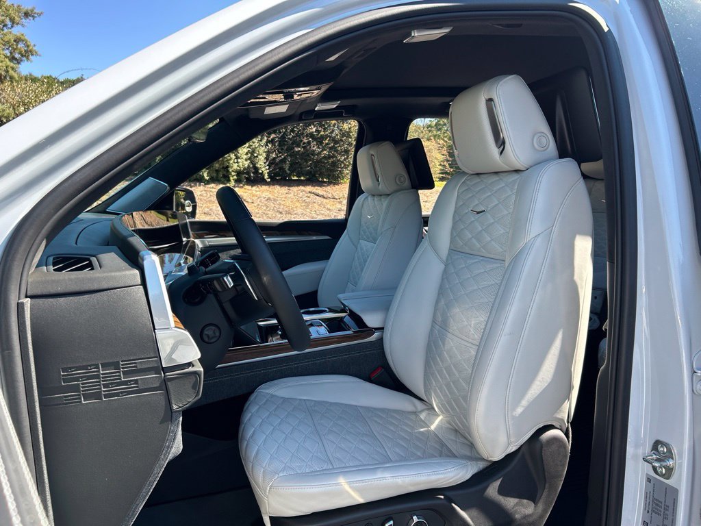 Used 2026 Cadillac Escalade ESV Platinum Luxury w/ LPO, Floor Liner Package AWD/4WD image 51