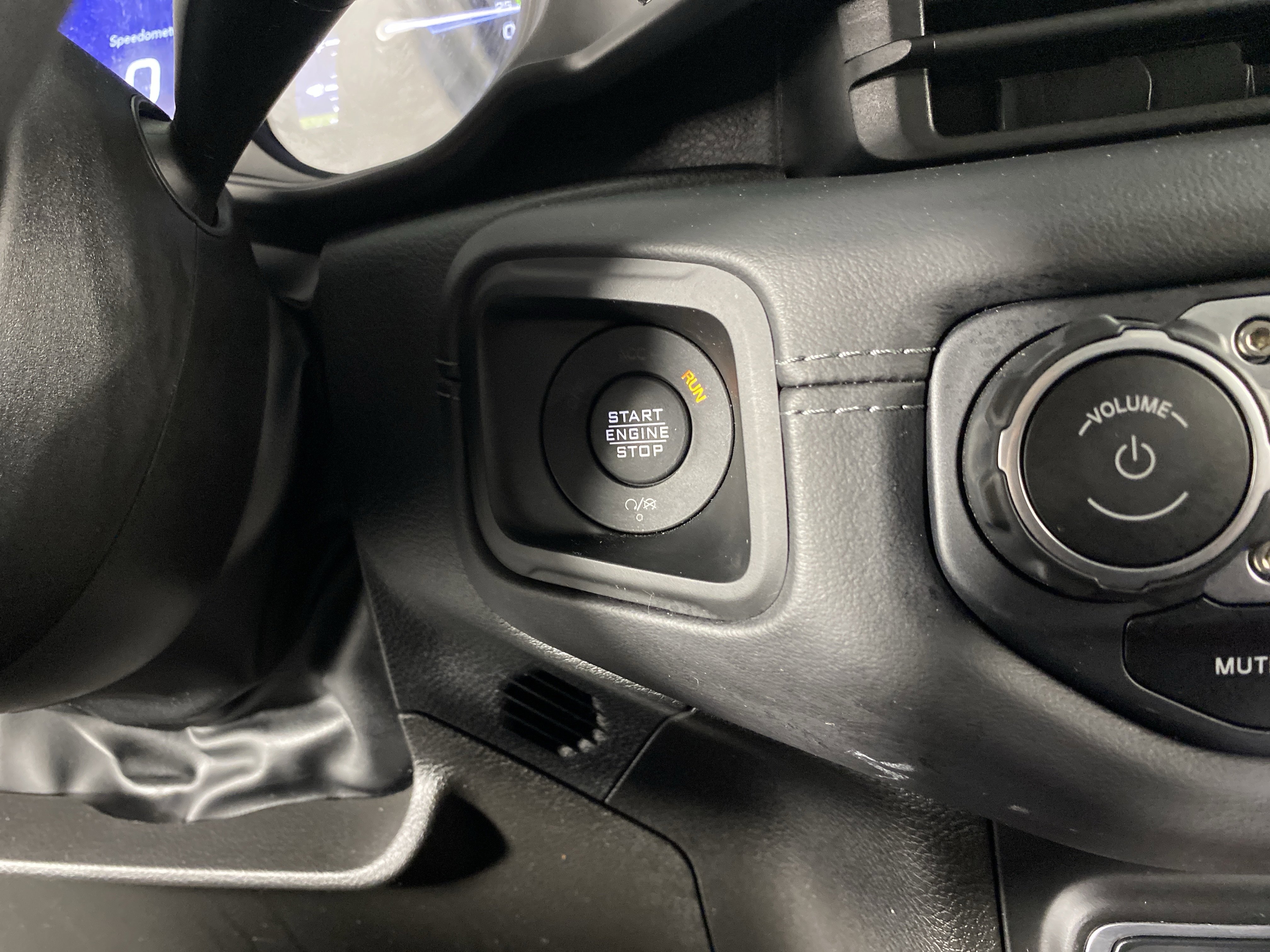 Used 2025 Jeep Wrangler Unlimited Rubicon 4xe w/ Convenience Group AWD/4WD image 26