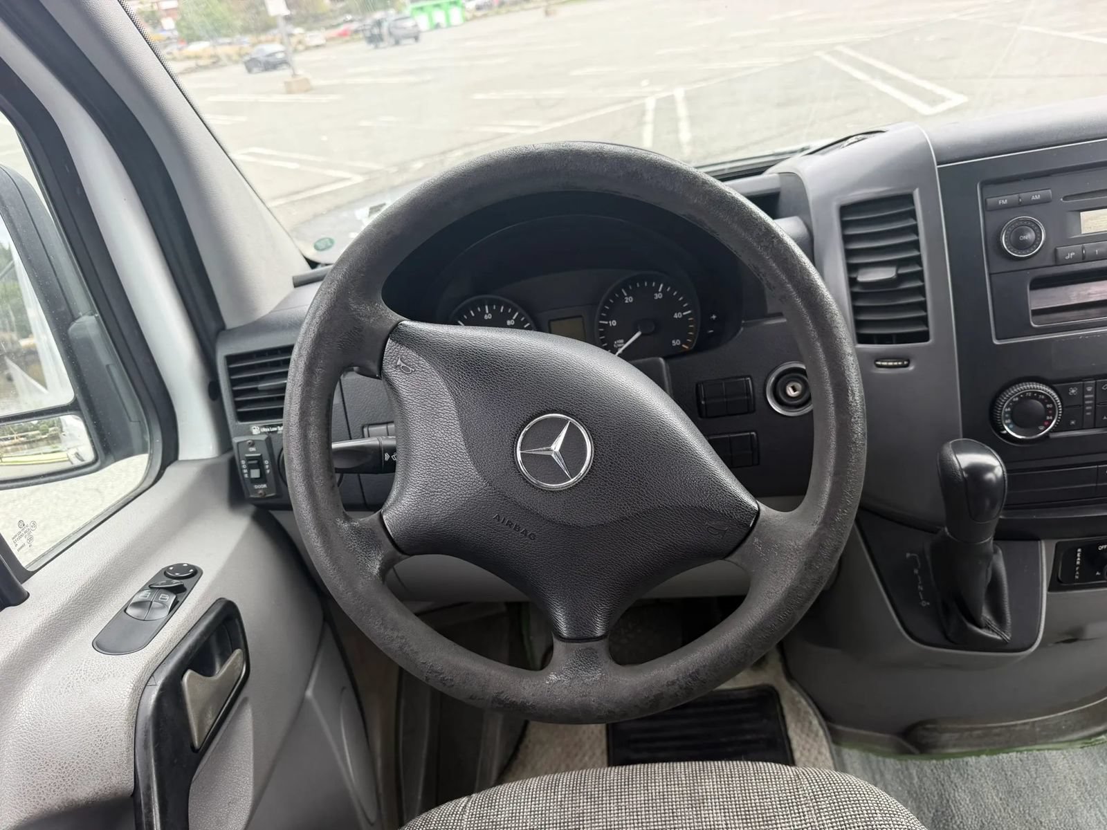 Used 2010 Mercedes-Benz Sprinter 2500 image 19