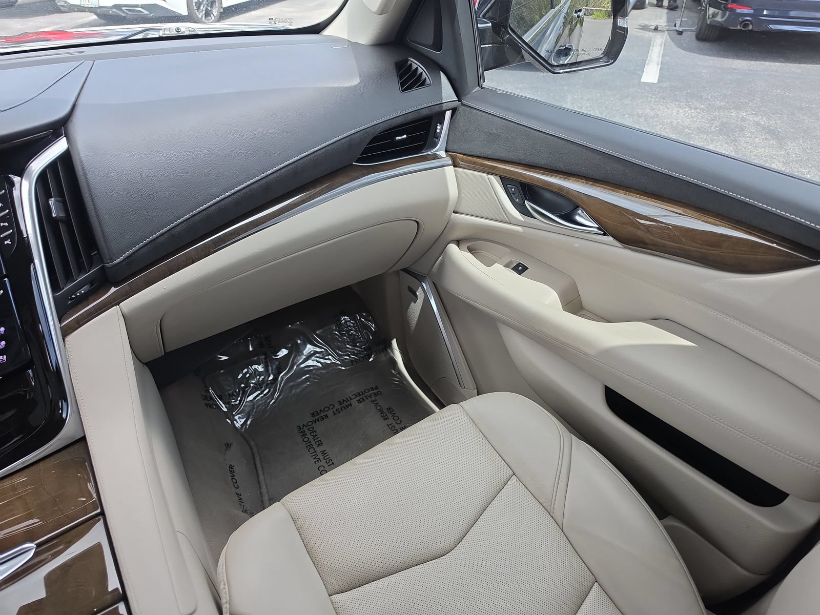 Used 2020 Cadillac Escalade Premium Luxury AWD/4WD image 12