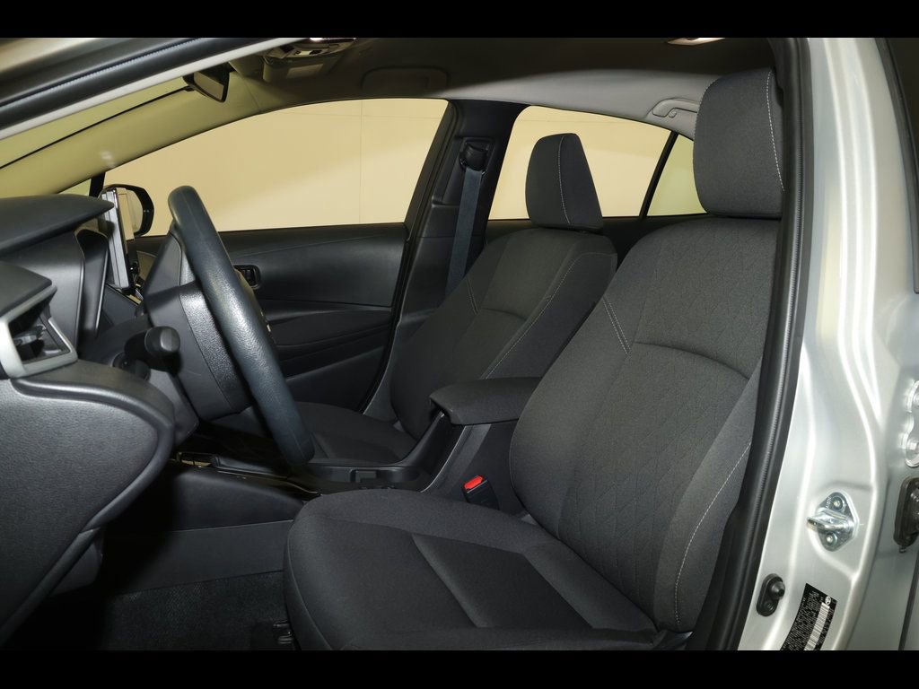 Used 2025 Toyota Corolla LE image 3