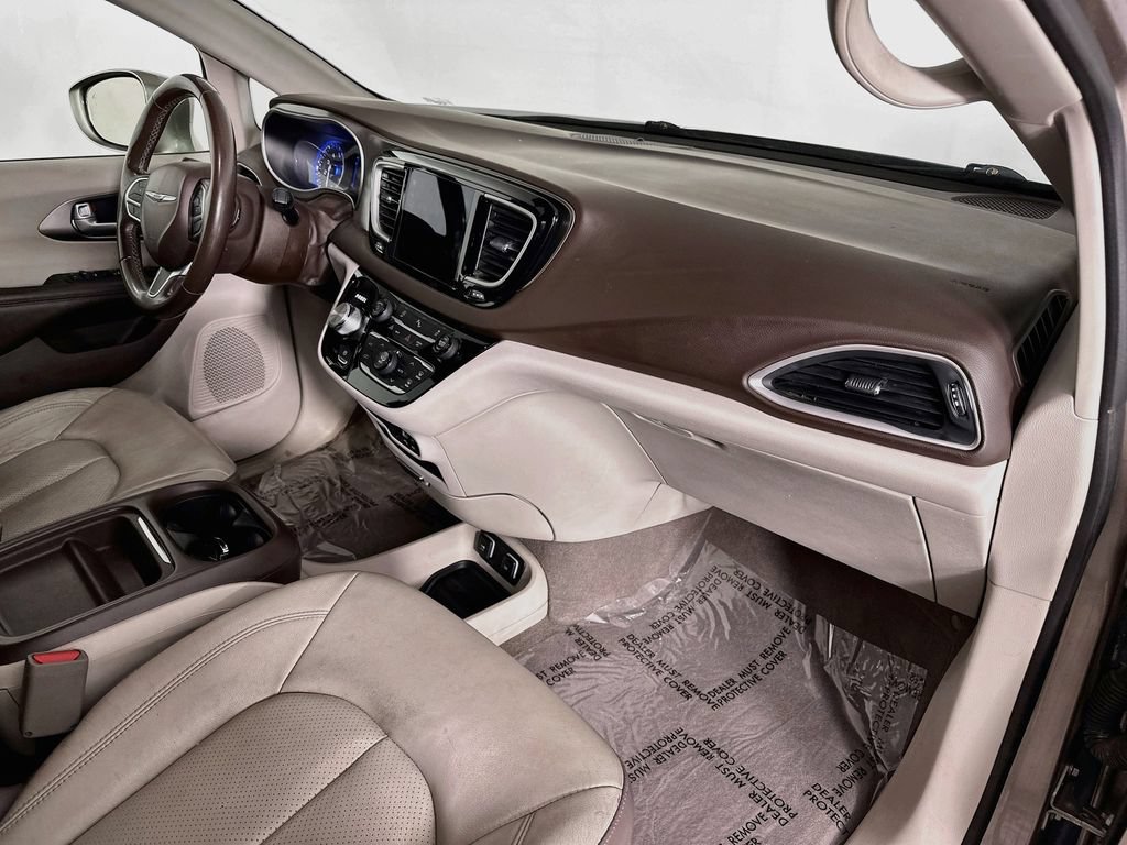Certified 2018 Chrysler Pacifica Touring-L FWD image 38
