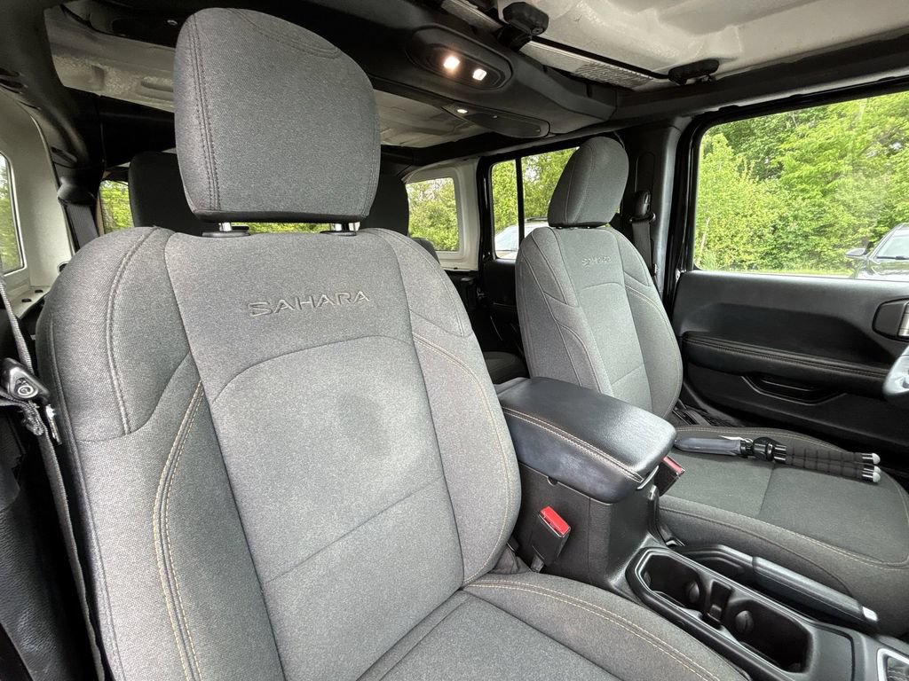 Used 2024 Jeep Wrangler Unlimited Sahara AWD/4WD image 28