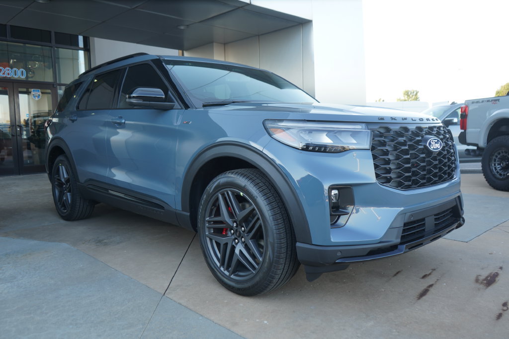 New 2027 Ford Explorer ST-Line w/ Premium Package AWD/4WD image 3