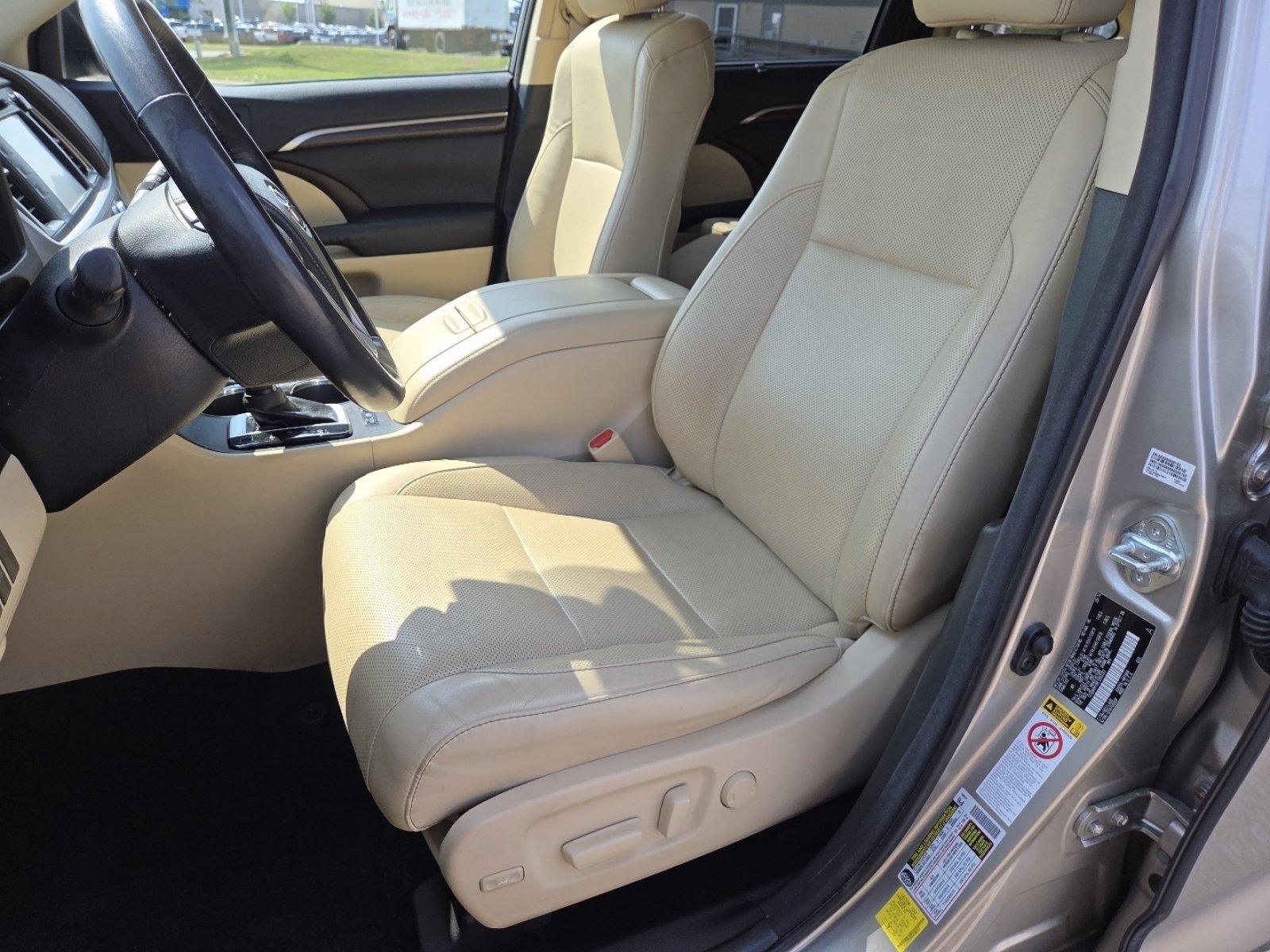 Used 2015 Toyota Highlander Limited Platinum AWD/4WD image 24