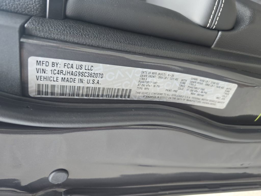 New 2025 Jeep Grand Cherokee Laredo image 34