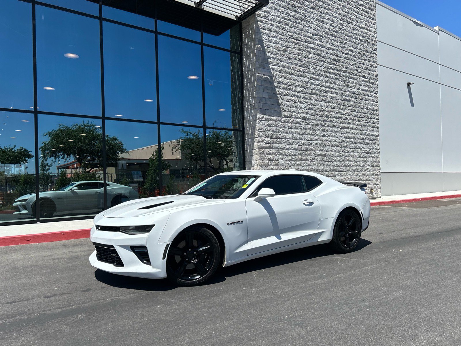 Used 2018 Chevrolet Camaro SS RWD image 4