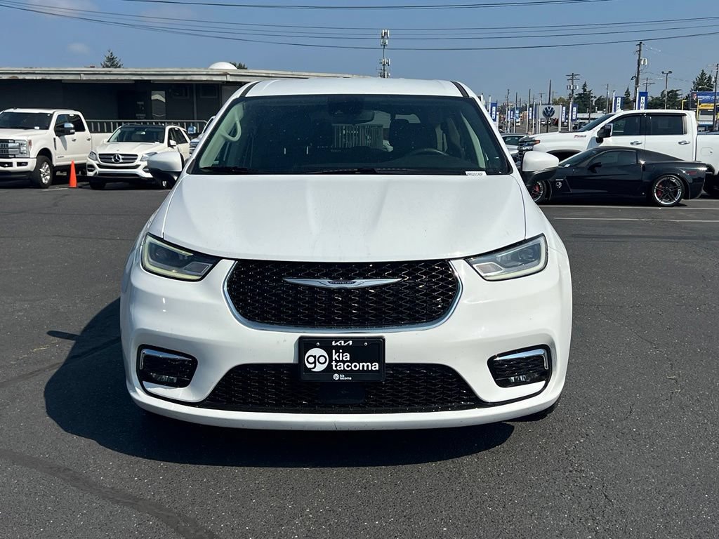 Used 2023 Chrysler Pacifica Touring-L FWD image 4