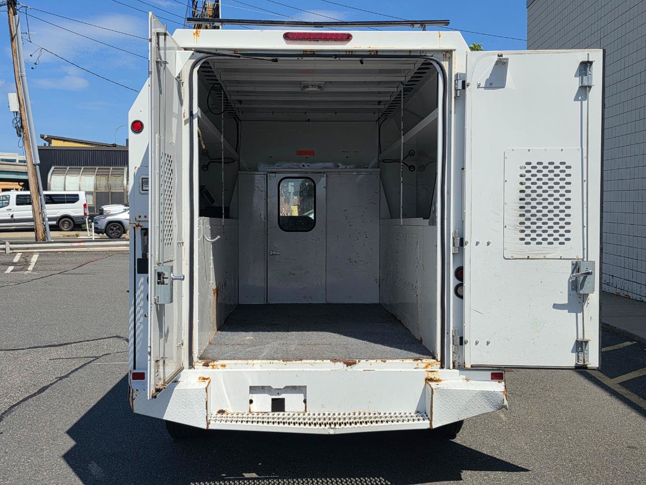 Used 2014 Ford E-350 and Econoline 350 Super Duty w/ Power Windows & Locks Group RWD image 9