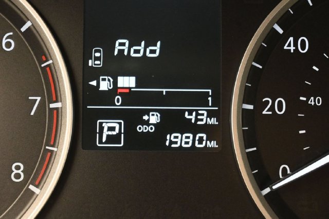 Used 2025 Nissan Versa S w/ Trunk Package FWD image 21