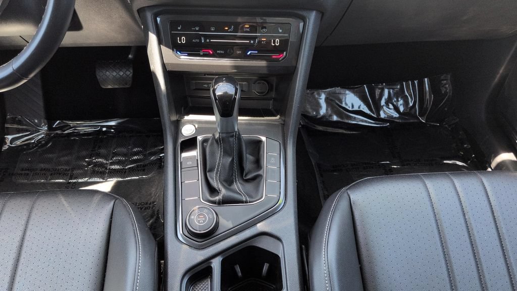 Used 2024 Volkswagen Tiguan SE AWD/4WD image 15