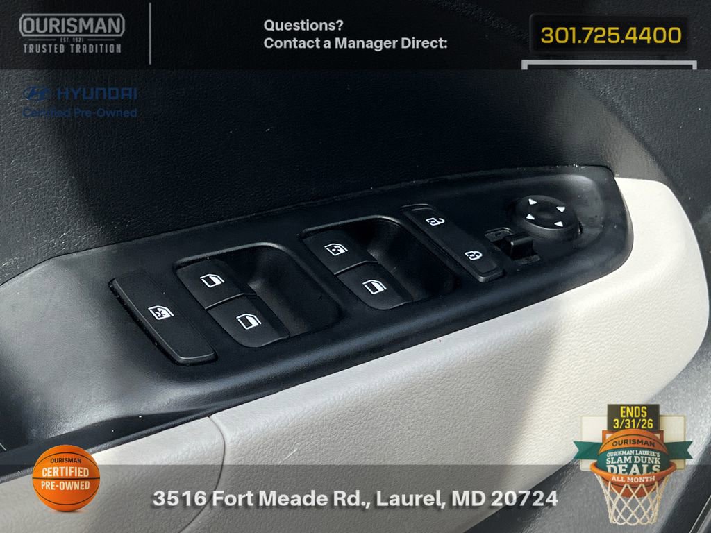 Certified 2025 Hyundai Venue SEL image 7