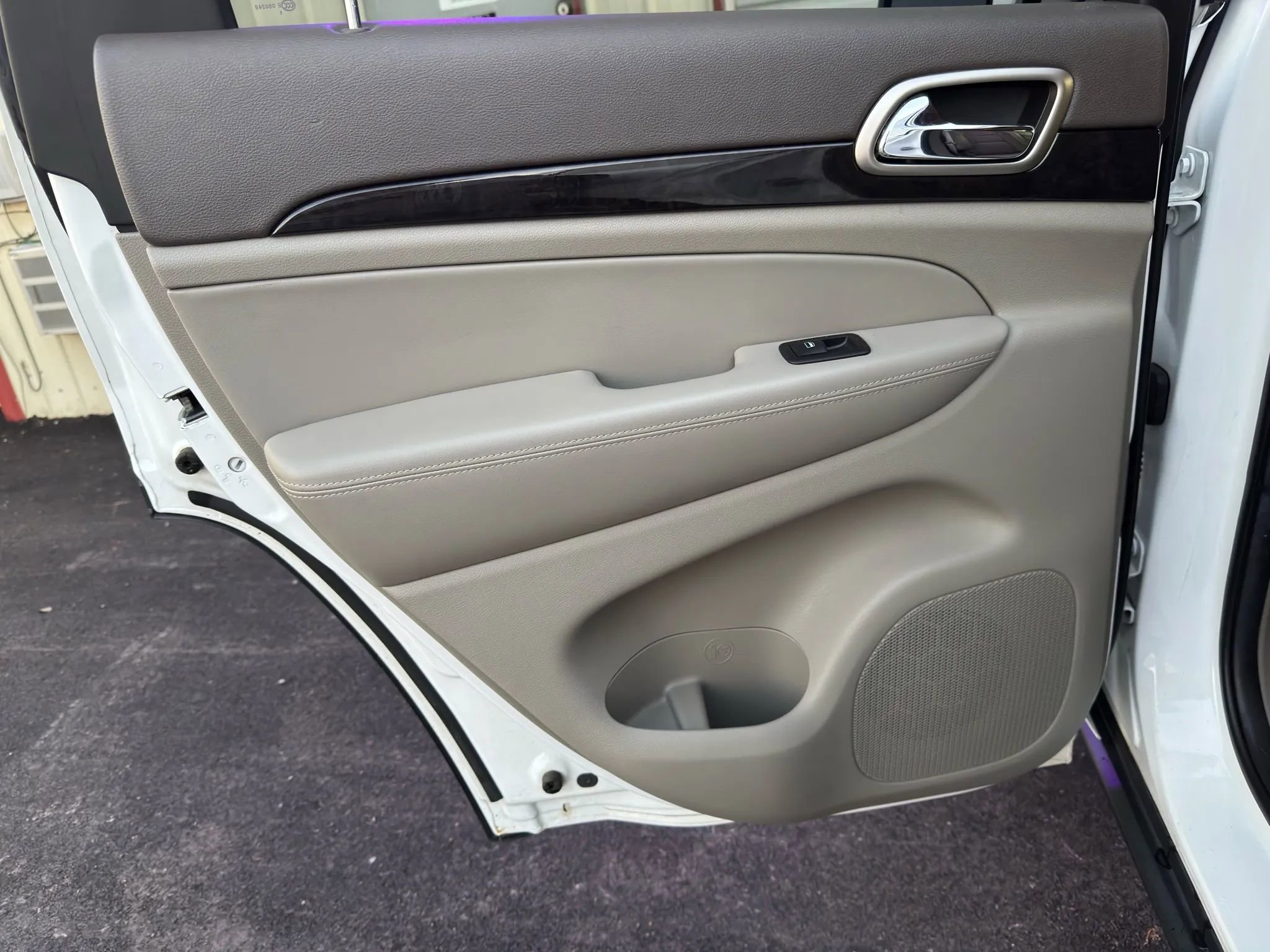 Used 2013 Jeep Grand Cherokee Laredo w/ Laredo E Group image 7