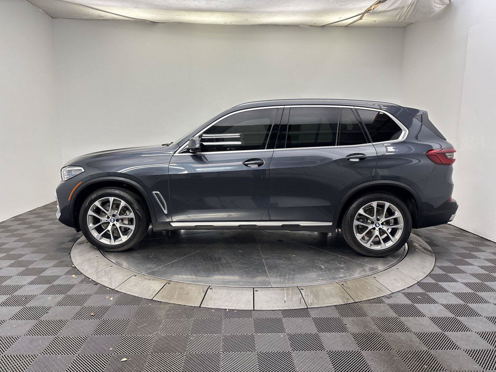 Used 2019 BMW X5 xDrive40i w/ Executive Package AWD/4WD image 16