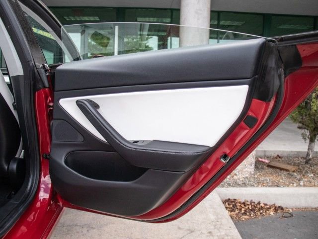 Used 2018 Tesla Model 3 image 23