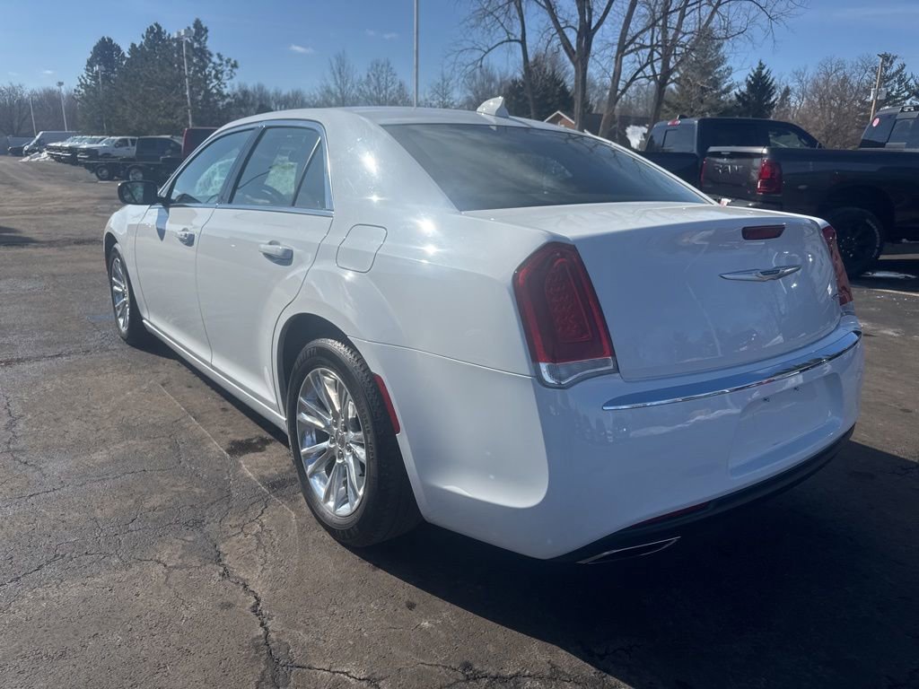Used 2020 Chrysler 300 Touring L w/ Quick Order Package 2EF image 5