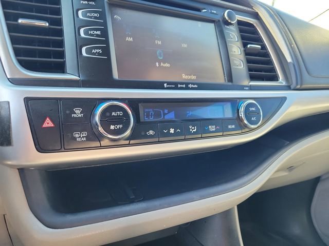 Used 2019 Toyota Highlander Plus AWD/4WD image 24