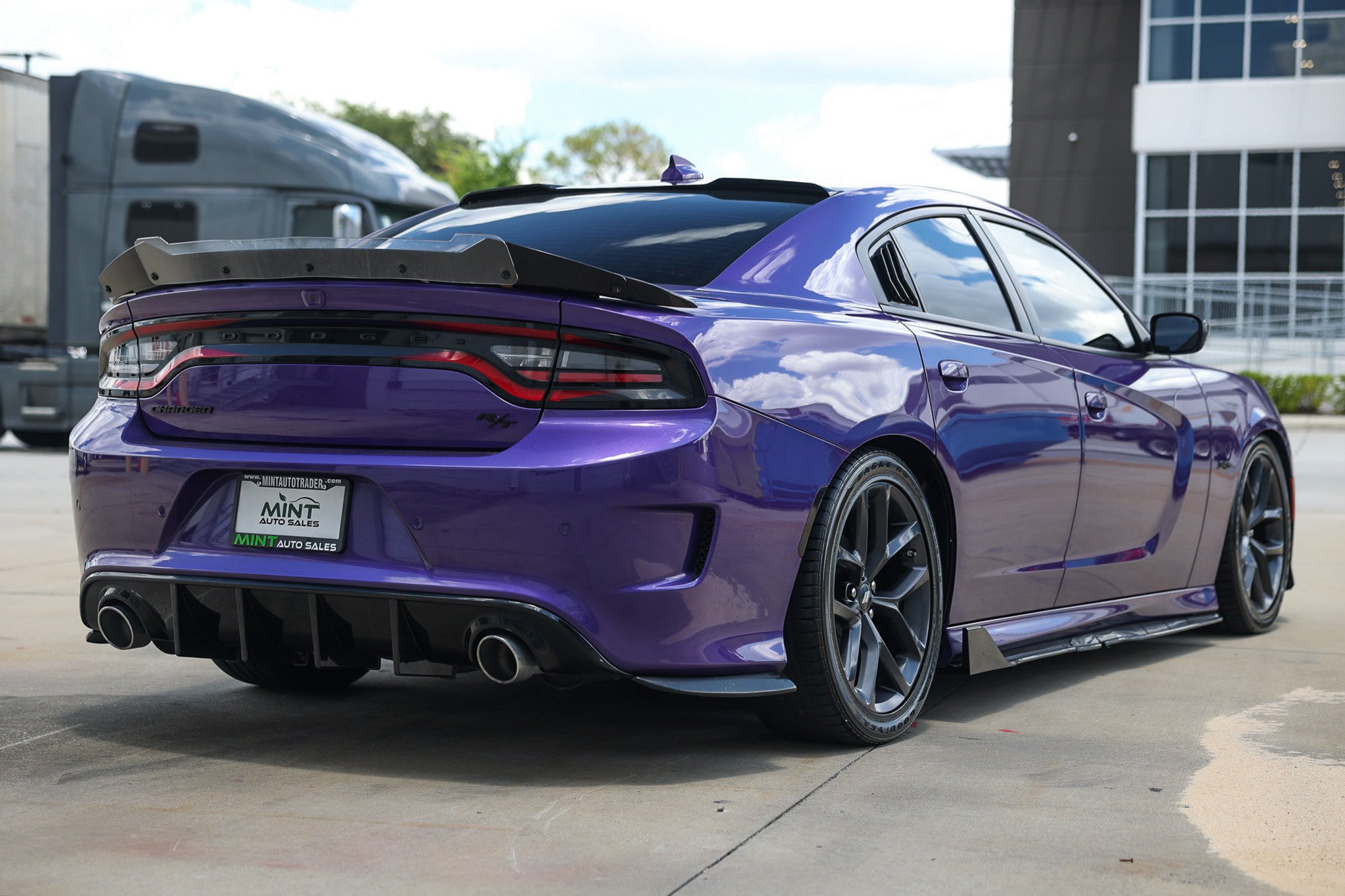 Used 2023 Dodge Charger R/T w/ Blacktop Package RWD image 13