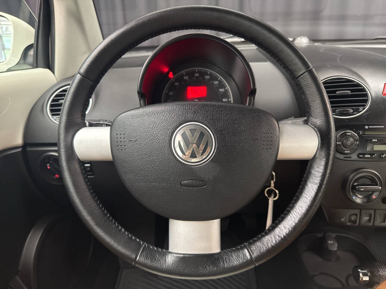 Used 2007 Volkswagen Beetle Triple White Edition FWD image 12