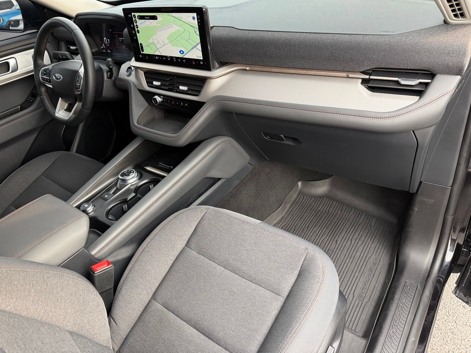 Used 2025 Ford Explorer Active AWD/4WD image 19