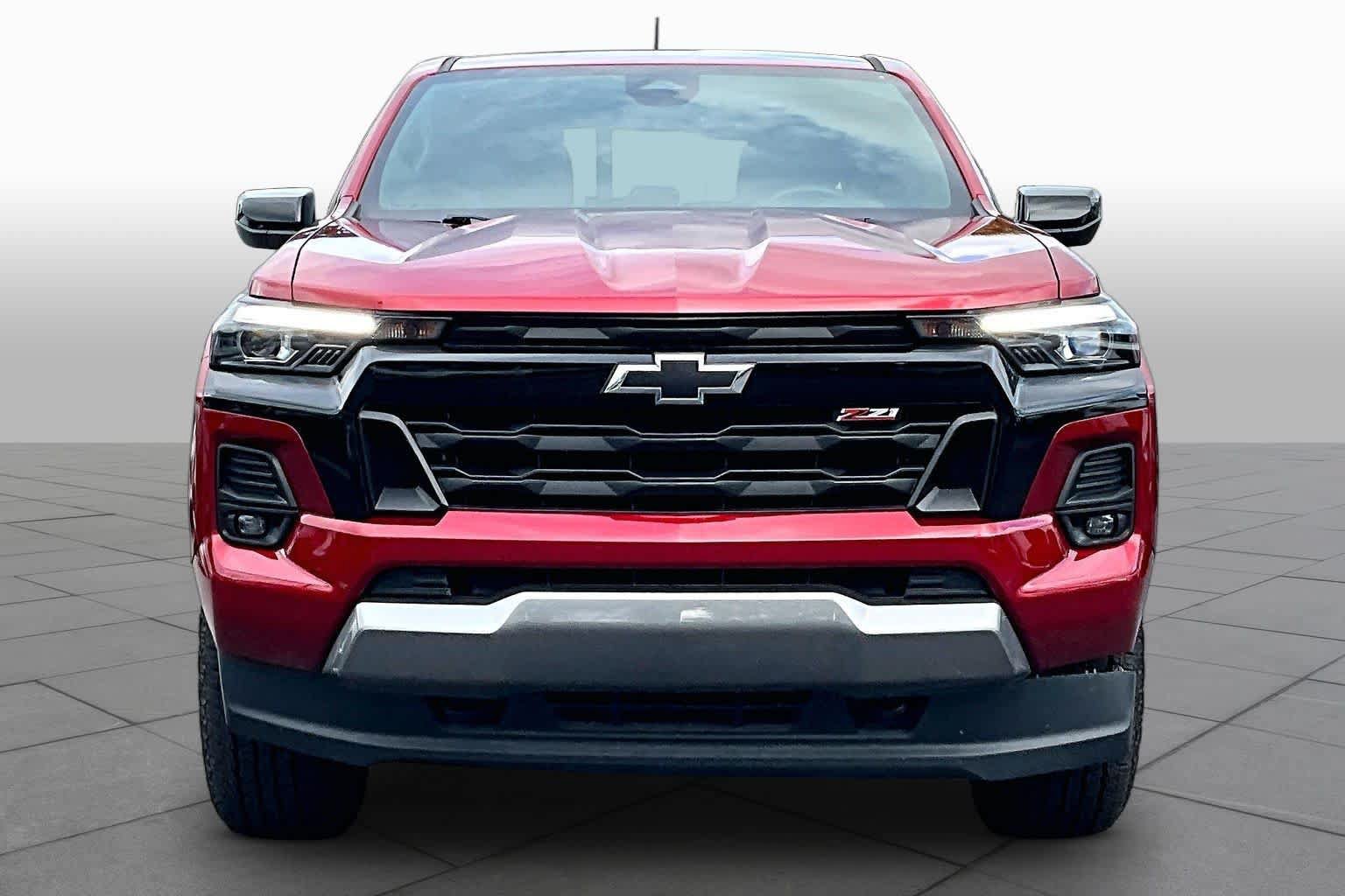 Used 2025 Chevrolet Colorado Z71 w/ Midnight Edition AWD/4WD image 4