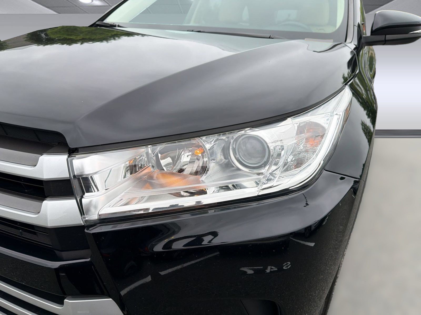 Used 2018 Toyota Highlander XLE AWD/4WD image 11