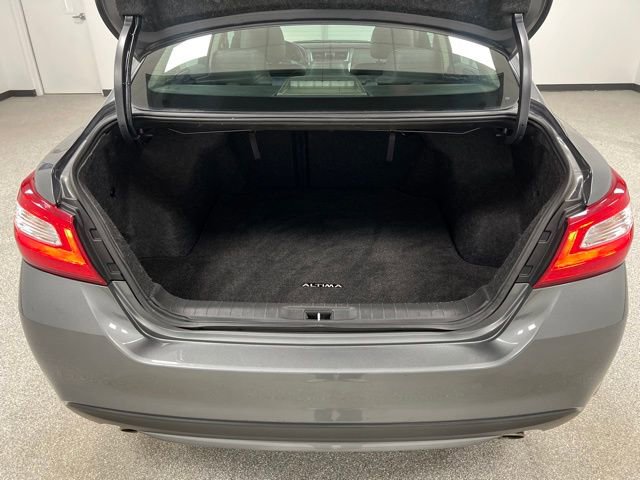 Used 2017 Nissan Altima 2.5 SL w/ Moonroof Package image 46