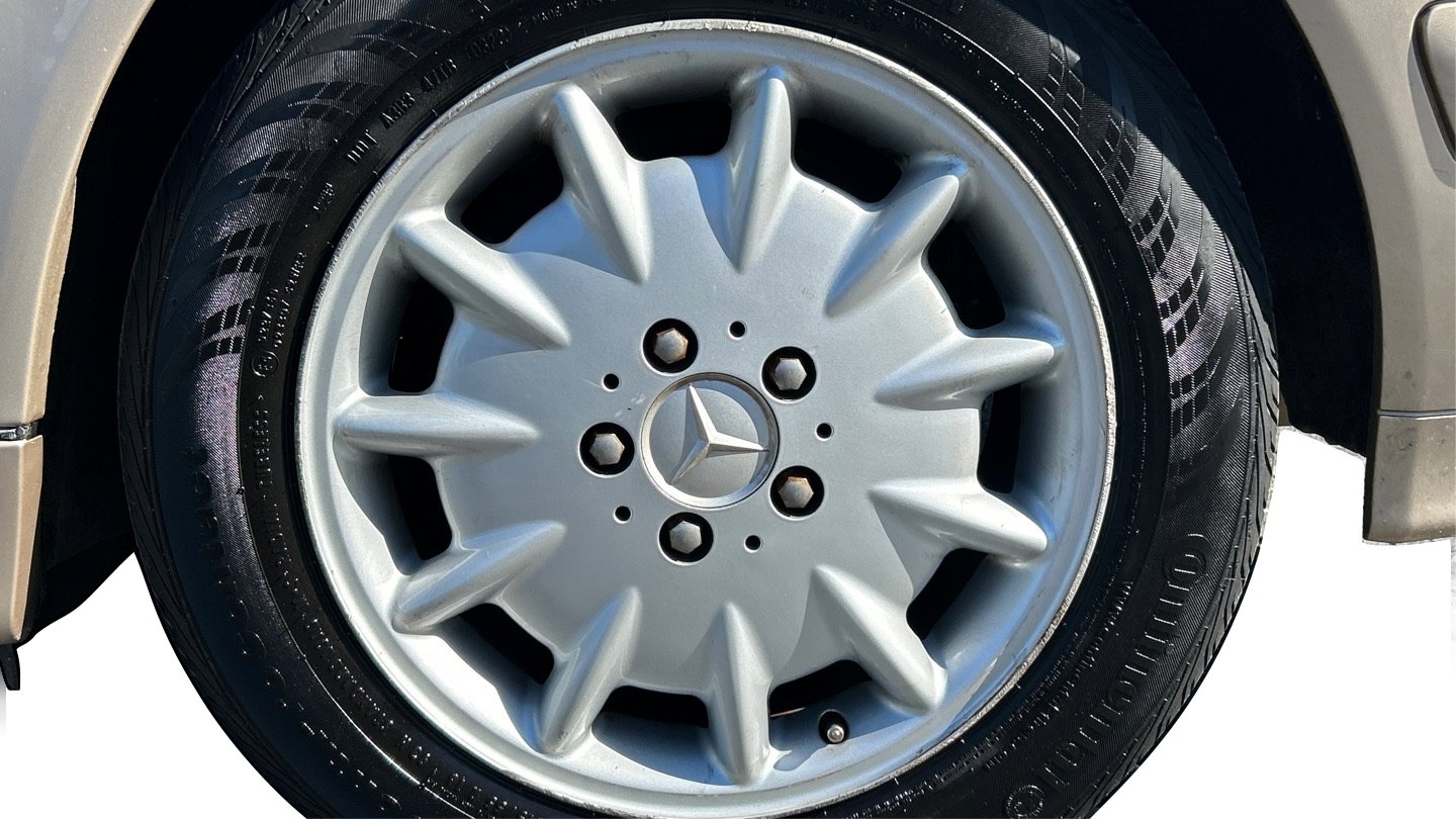 Used 2000 Mercedes-Benz E 320 Sedan image 41