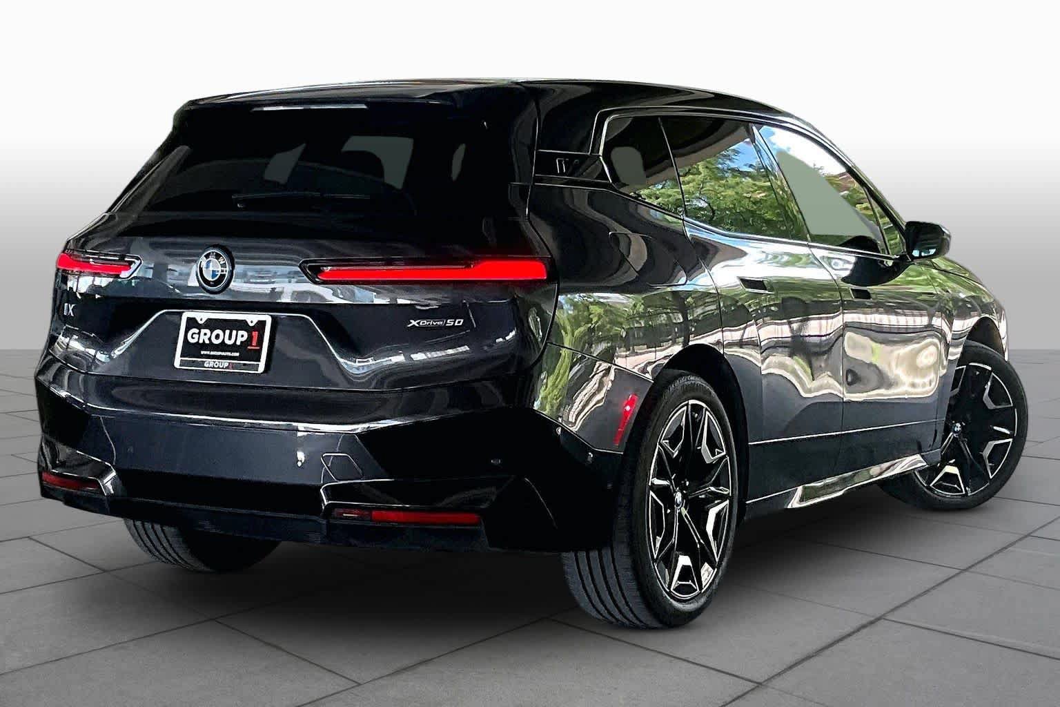Used 2024 BMW iX xDrive50 w/ Premium Package AWD/4WD image 12