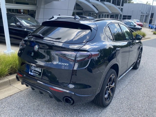 New 2025 Alfa Romeo Stelvio Sprint image 5