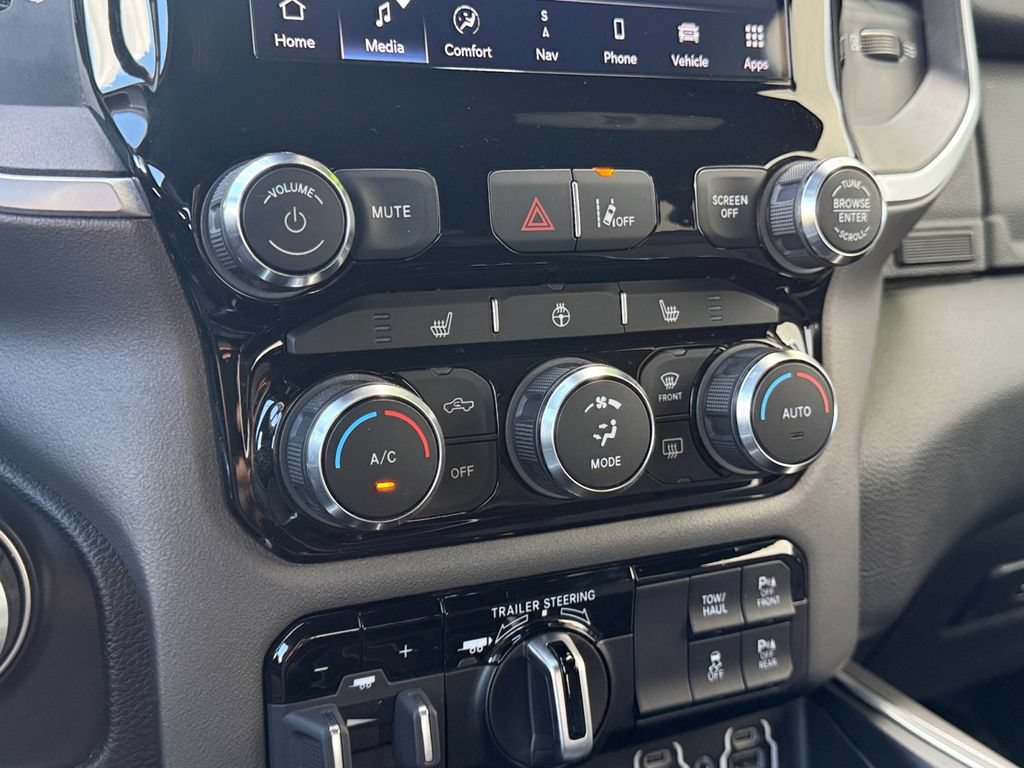 Used 2022 RAM 1500 Big Horn AWD/4WD image 17