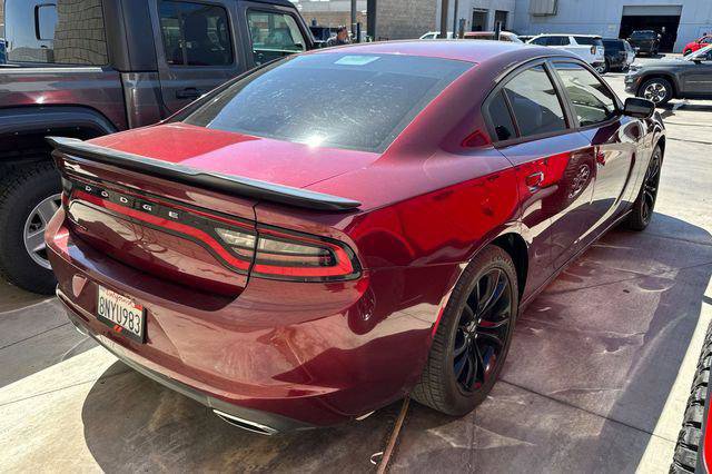 Certified 2017 Dodge Charger SE w/ Blacktop Package RWD image 4
