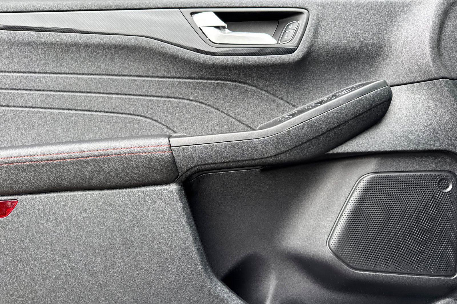 New 2025 Ford Escape ST-Line Select image 8