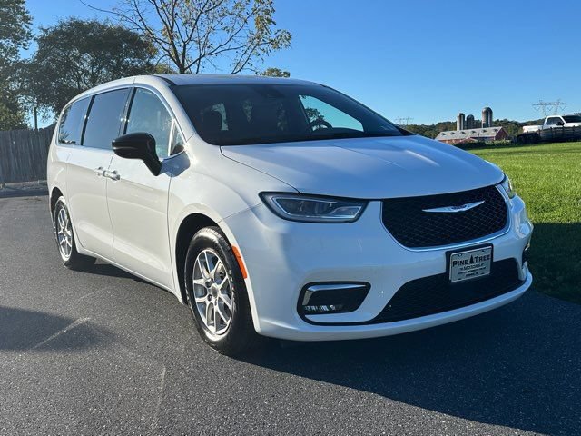 Used 2025 Chrysler Pacifica Select FWD image 8