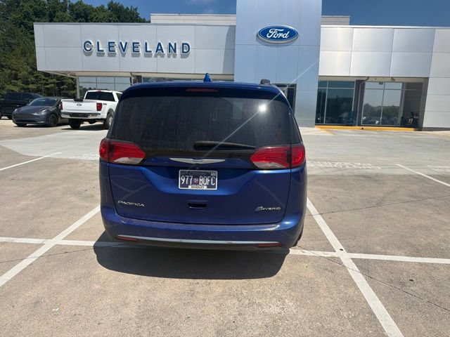 Used 2020 Chrysler Pacifica Limited FWD image 32