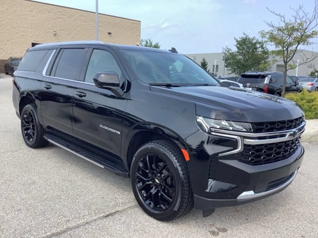 Used 2023 Chevrolet Suburban LS AWD/4WD image 3