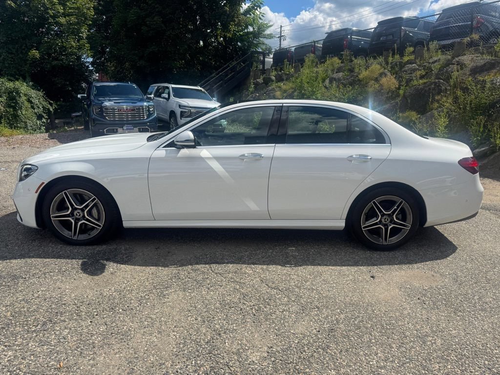 Used 2023 Mercedes-Benz E 350 4MATIC Sedan image 3