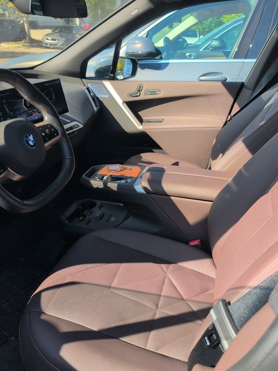 Used 2024 BMW iX xDrive50 w/ Premium Package AWD/4WD image 7
