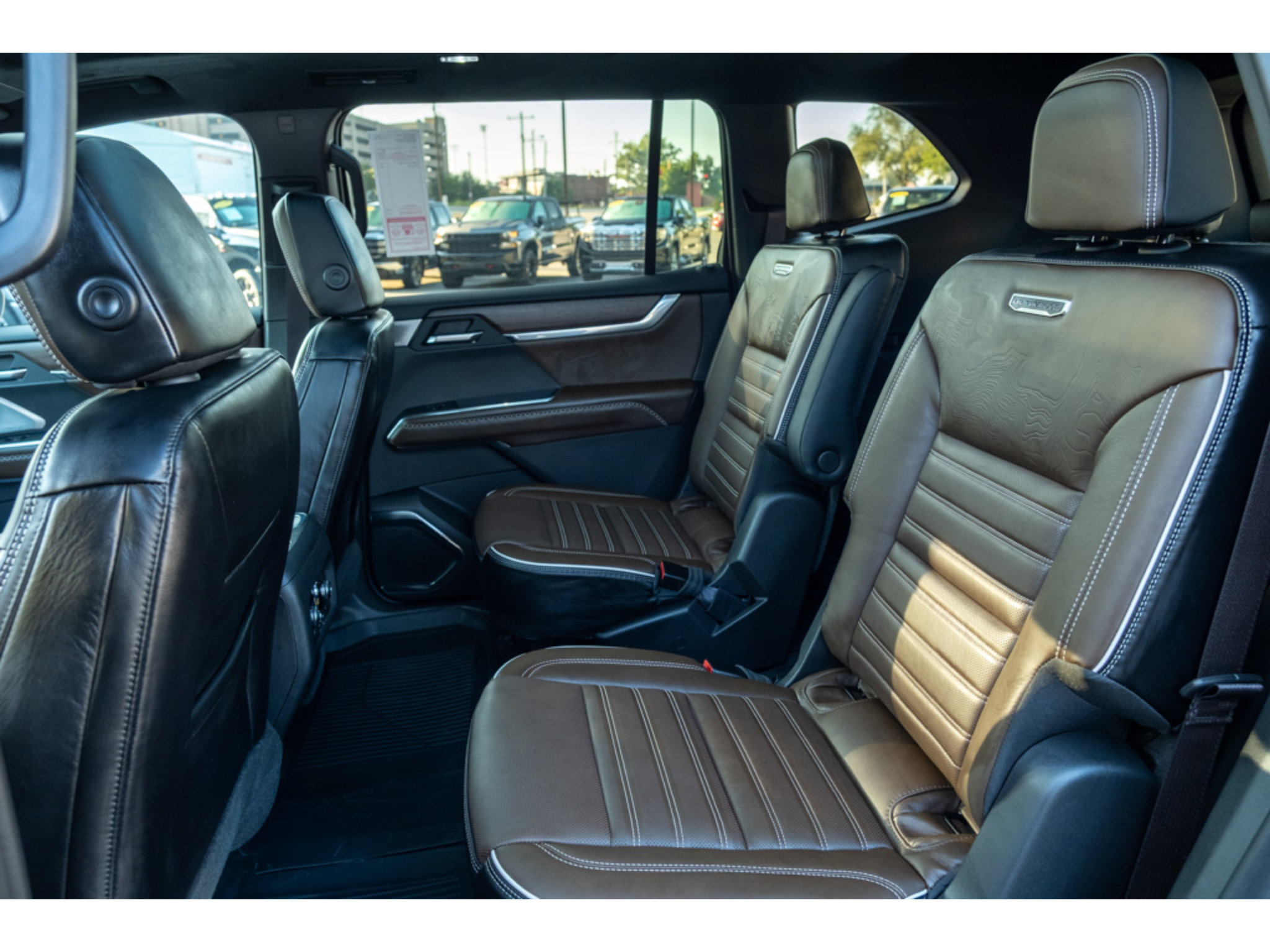 New 2027 GMC Acadia Denali Ultimate w/ LPO, Black Badging Package FWD image 13