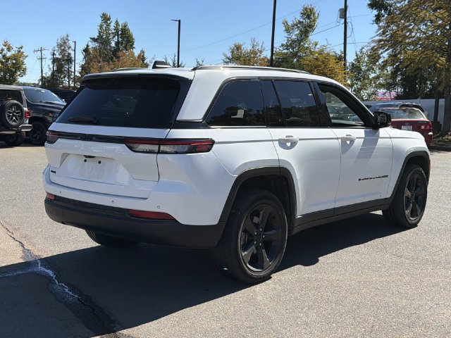 Used 2023 Jeep Grand Cherokee Altitude AWD/4WD image 4