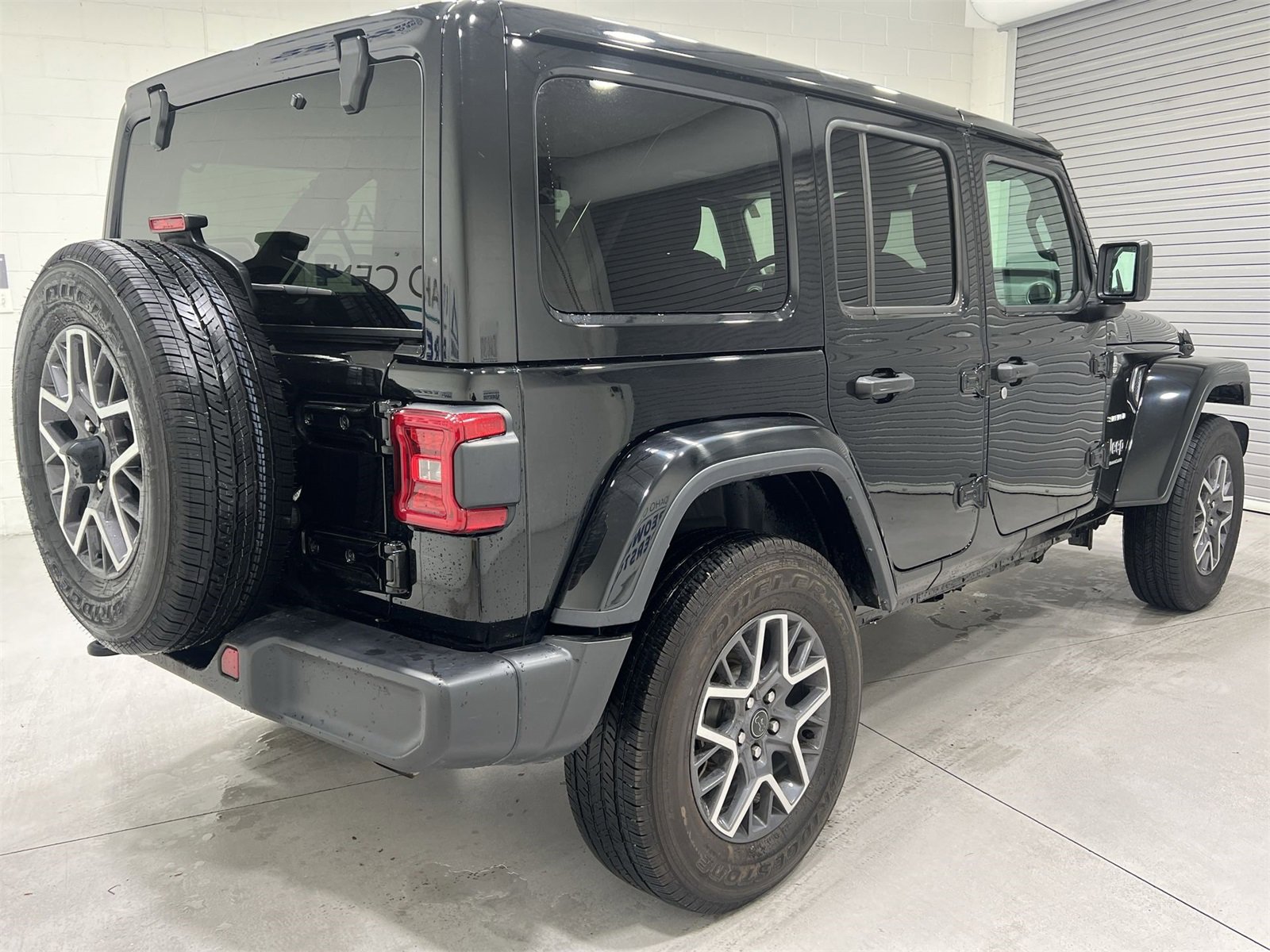 Used 2024 Jeep Wrangler Sahara image 8