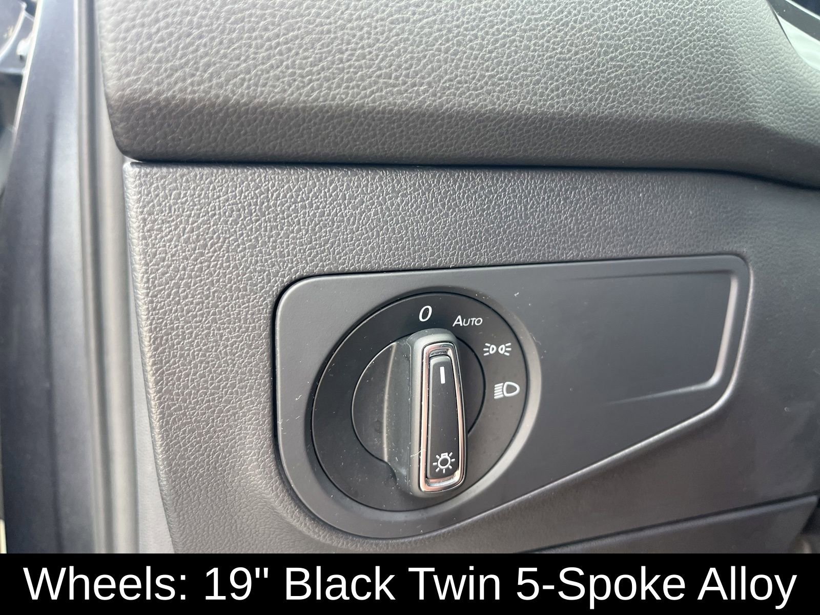 Used 2022 Volkswagen Tiguan SE R-Line FWD image 14