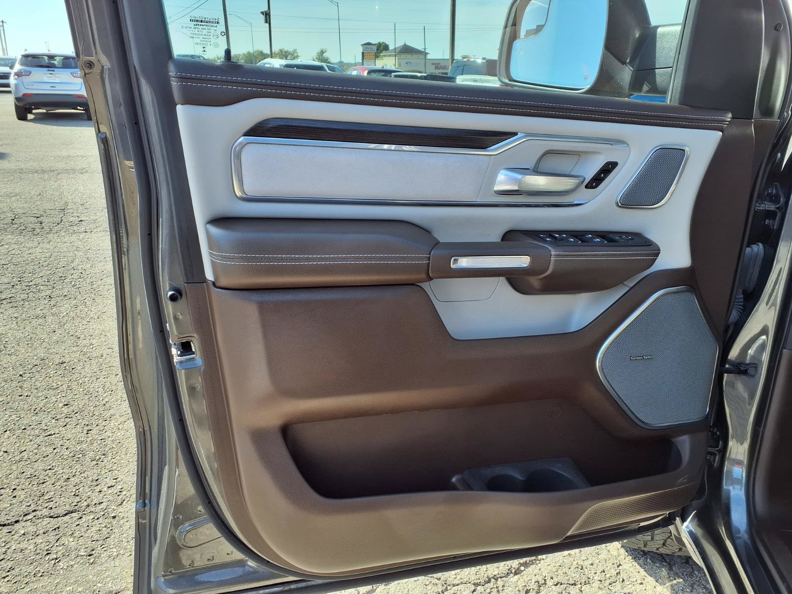 Used 2025 RAM 1500 Laramie AWD/4WD image 18